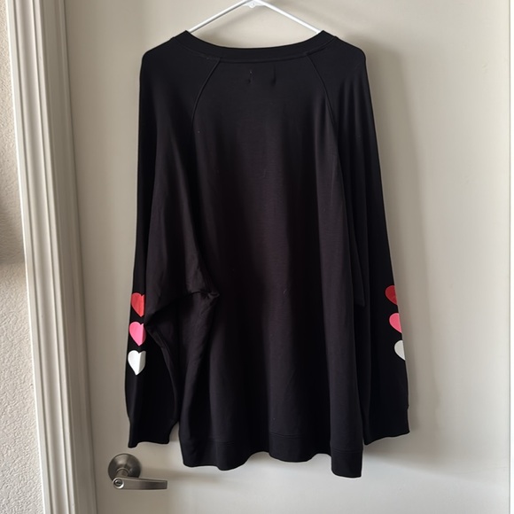 NWT Lou & Grey Heart Oversized Signaturesoft Sweatshirt - Picture 6 of 7